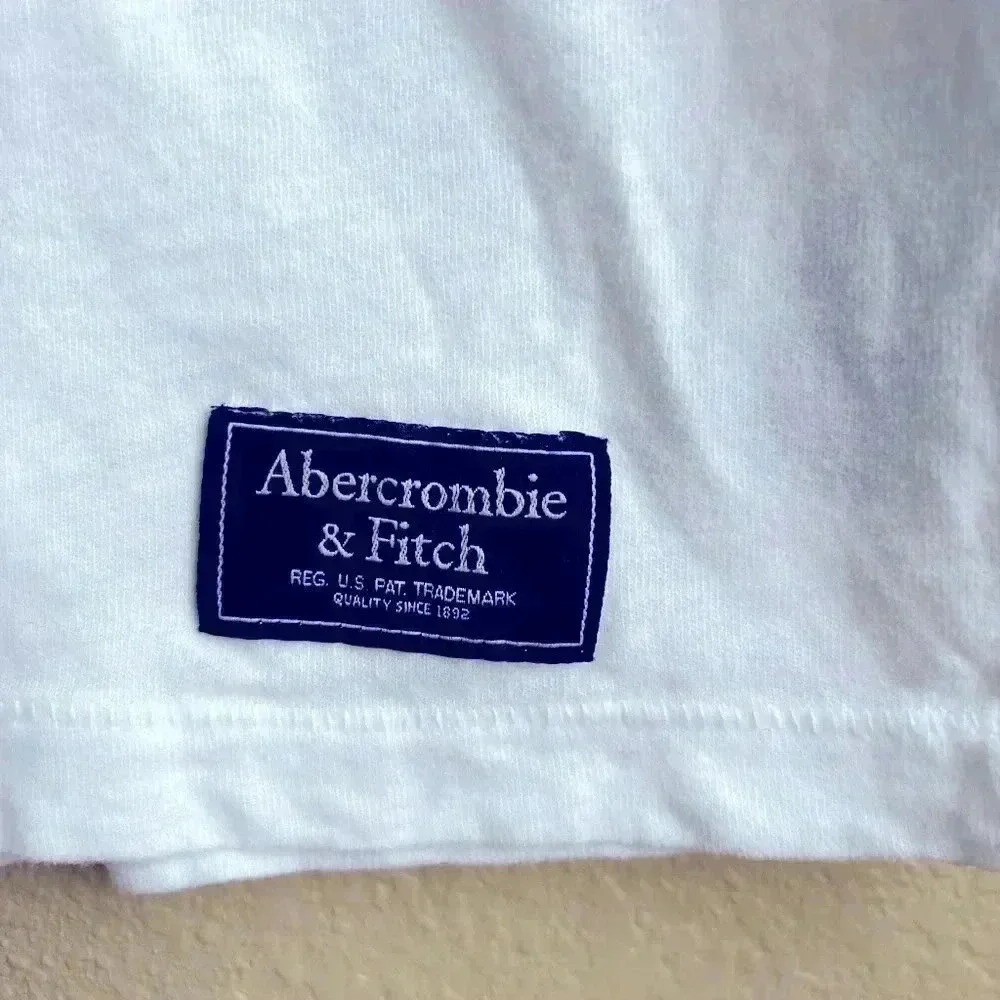 Abercrombie & Fitch Crew Neck Short Sleeve Tee - Picture 4 of 6